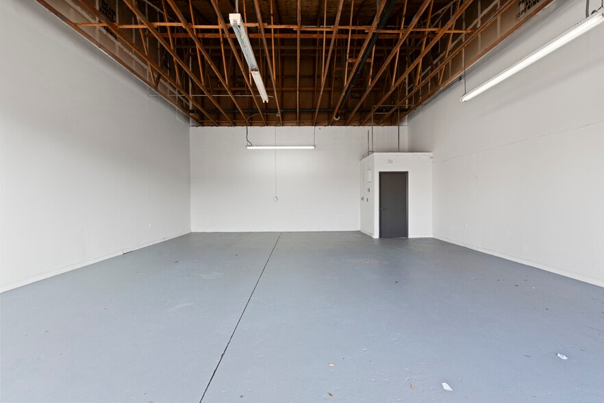 More Photos Of 4590 Babcock St NE, Palm Bay Warehouse For Lease