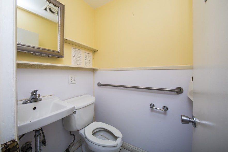 More Photos Of 852 S Robertson Blvd, Los Angeles Medical For Lease