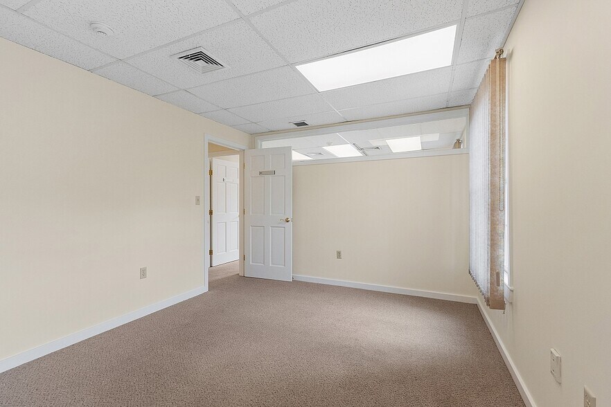 More Photos Of 233 Ayer Rd, Harvard Medical For Lease