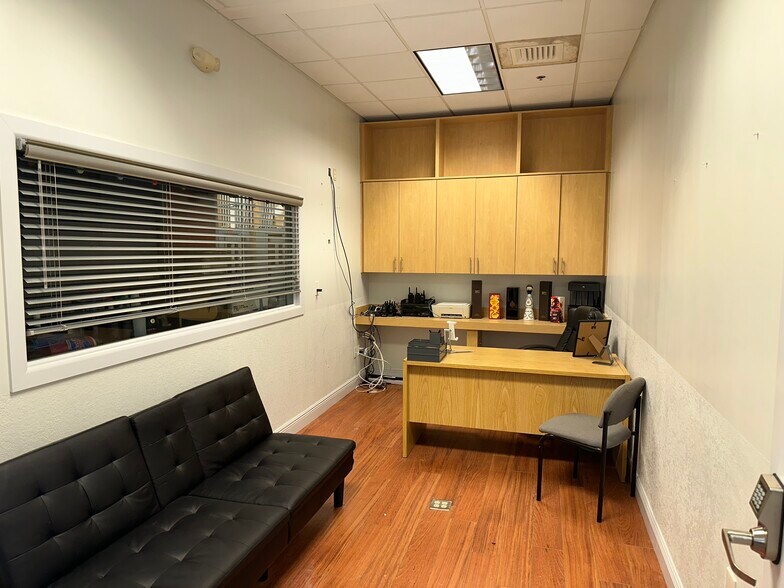 More Photos Of 6401-6445 Raleigh St, Orlando Freestanding For Lease