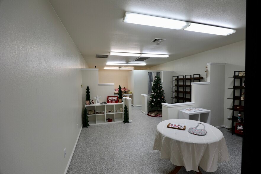More Photos Of 2160 McCulloch Blvd N, Lake Havasu City General Retail For Sale