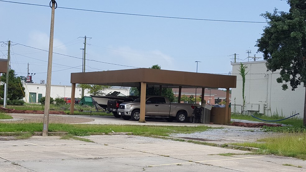 More Photos Of 9 Pass Rd, Gulfport Carwash For Sale