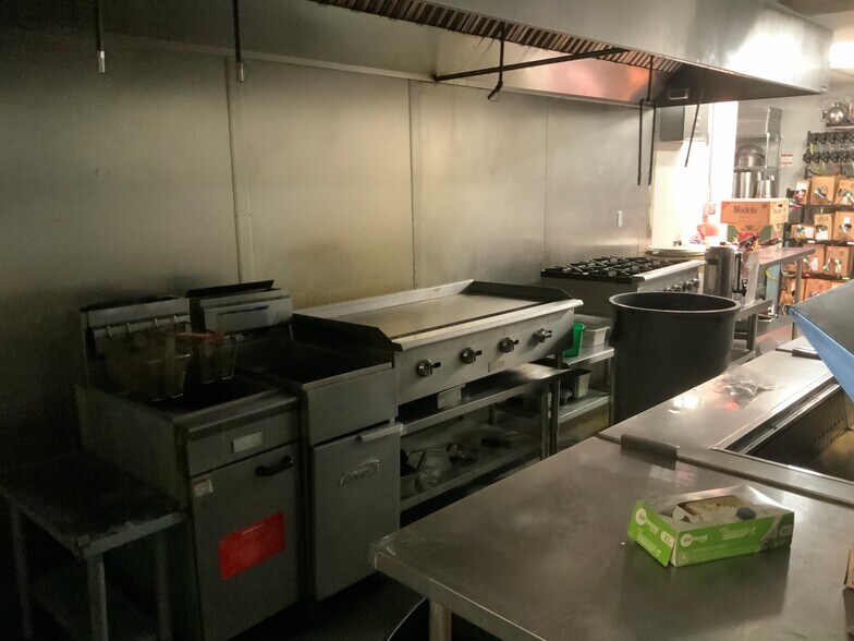 More Photos Of 5538 N 7th St, Phoenix Restaurant For Lease