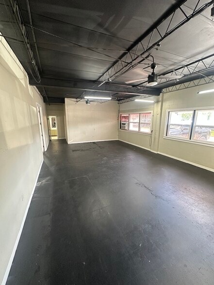More Photos Of 2402 Coolidge Ave, Orlando Warehouse For Lease