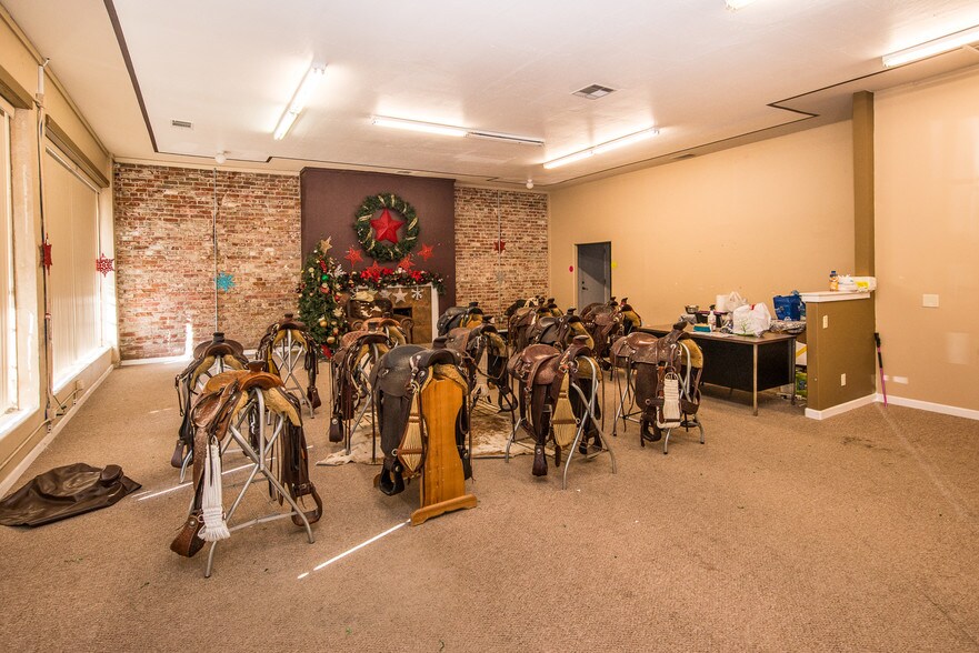 More Photos Of 917 Main St, Woodland Freestanding For Sale