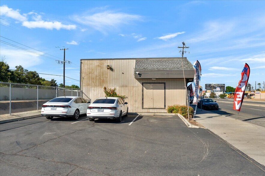 More Photos Of 3298 E McKinley Ave, Fresno Freestanding For Lease
