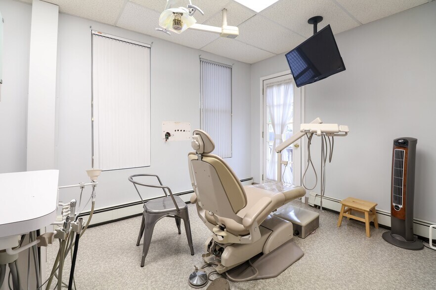 Primary Photo Of 535 Monmouth St, Gloucester City Medical For Lease