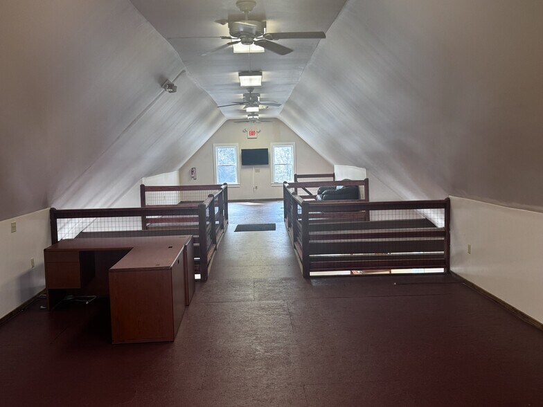 More Photos Of 16 Concord Hill Rd, Pittsfield Office For Sale