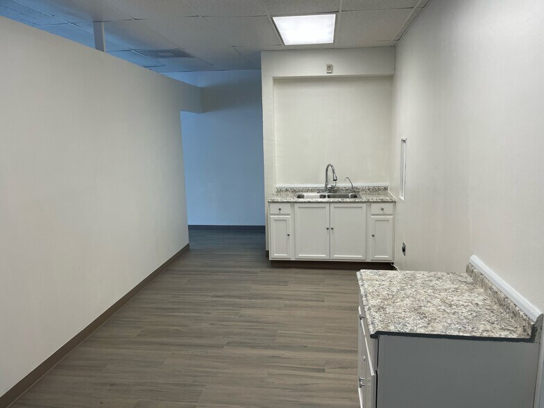 More Photos Of 7603-7625 Boone Rd, Houston Unknown For Lease