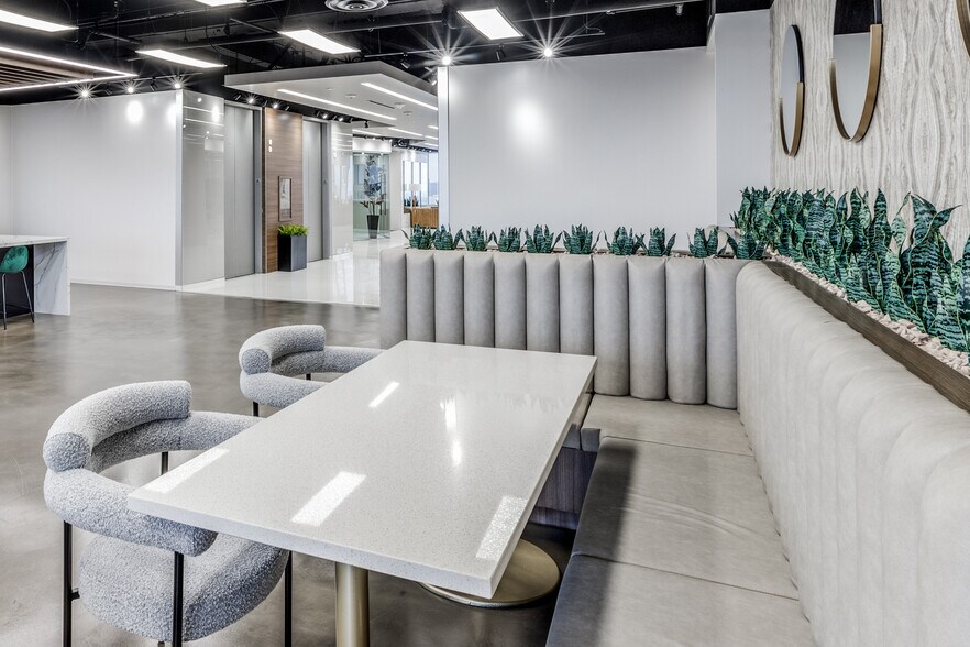 More Photos Of 24 Greenway Plz, Houston Office For Lease