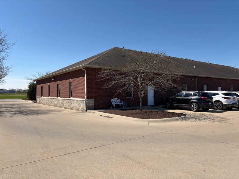 More Photos Of 3930 Mezzanine Dr, Lafayette Medical For Lease