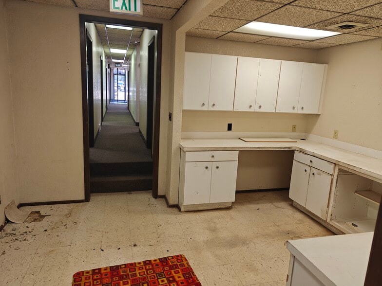 More Photos Of 208 1st St, McCook Office For Sale