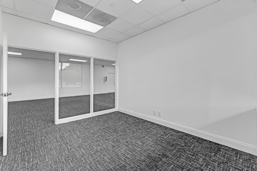 More Photos Of 1910 NW 97th Ave, Miami Distribution For Lease