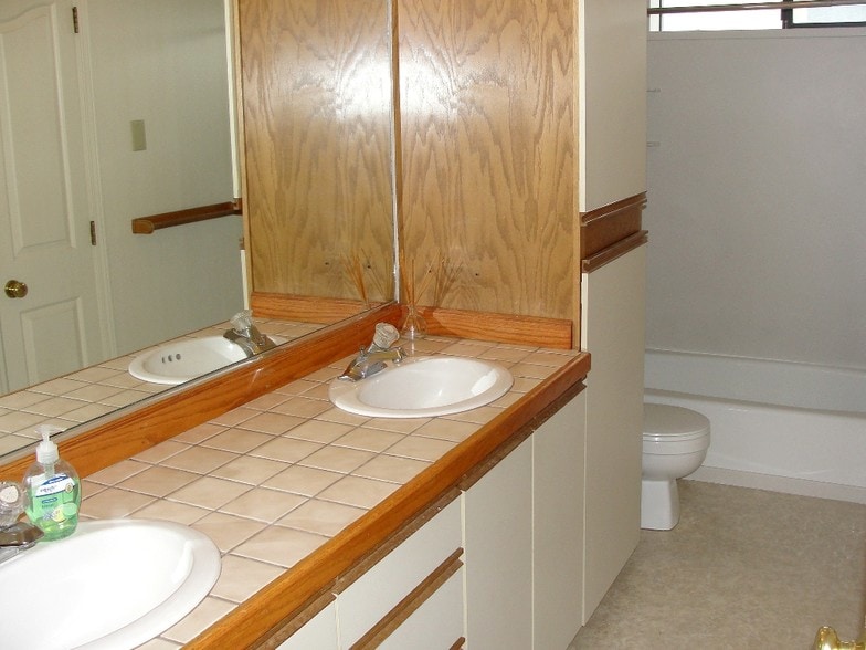 More Photos Of 5670 W End Rd, Arcata Warehouse For Lease