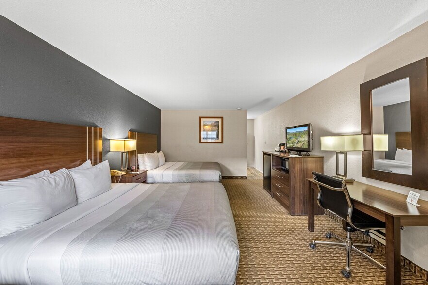 More Photos Of 2930 Main Ave, Durango Hotel For Sale