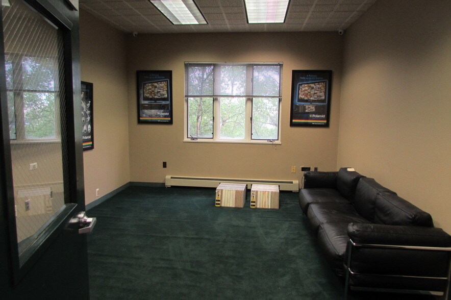 More Photos Of 20 Industrial Dr, Middletown Light Manufacturing For Sale