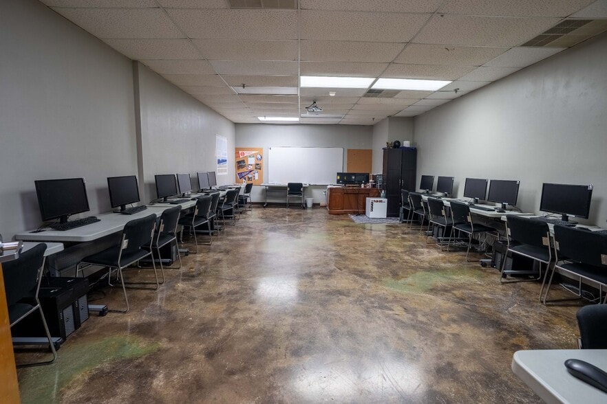 More Photos Of 8160 Regent Pky, Fort Mill Flex For Lease