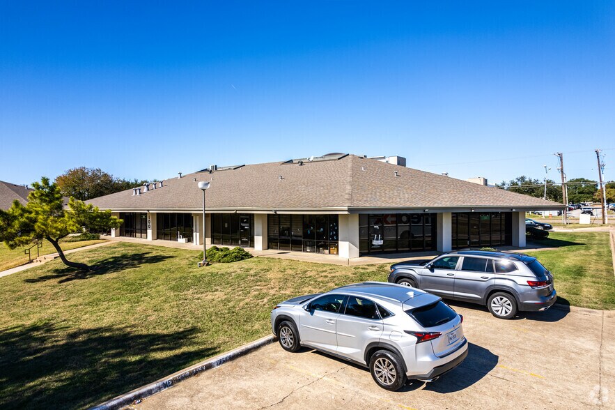 More Photos Of 3900 W 15th St, Plano Medical For Lease