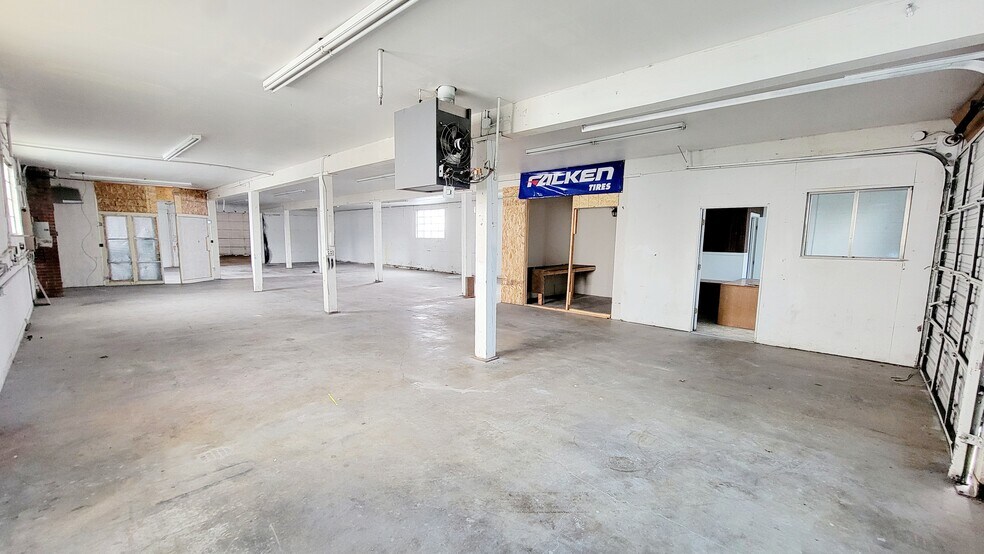 More Photos Of 2060 Warner St NE, Salem Warehouse For Sale
