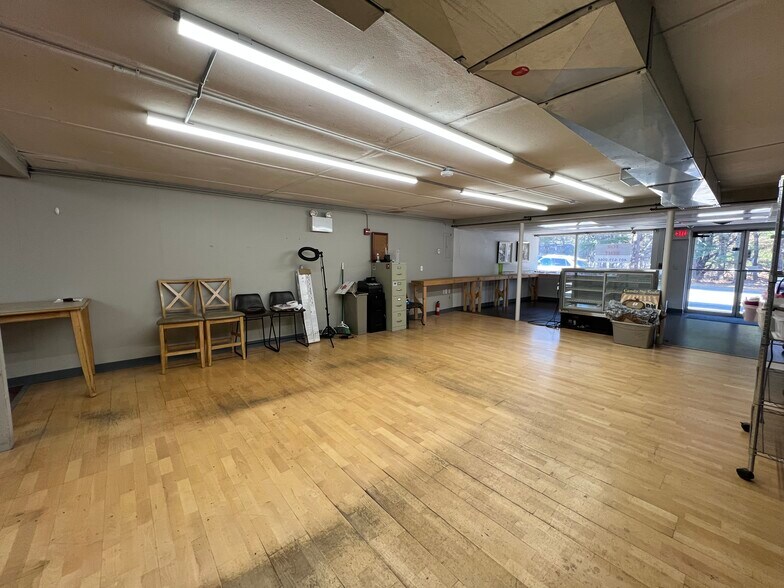 More Photos Of 128 Pleasant View Ave, Smithfield Freestanding For Lease