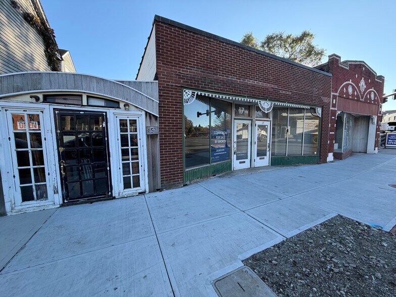Primary Photo Of 17 Wall St, Norwalk General Retail For Sale