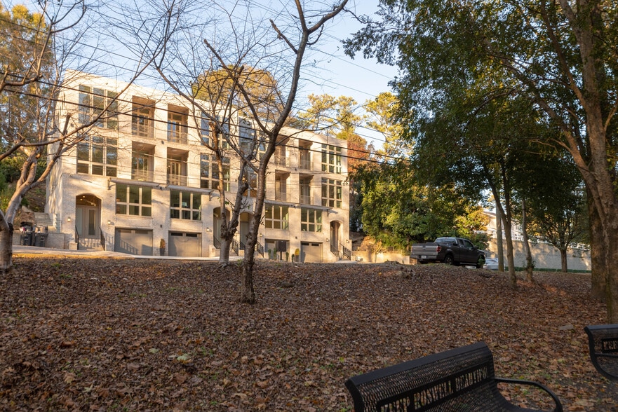More Photos Of 170 Oxbo Rd, Roswell Multifamily For Sale