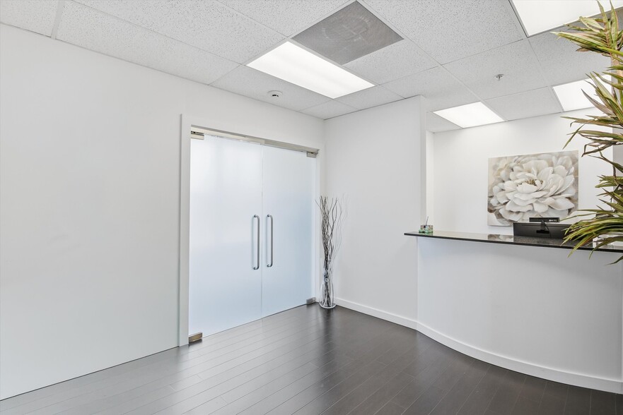 More Photos Of 8527 Pines Blvd, Pembroke Pines Office For Sale