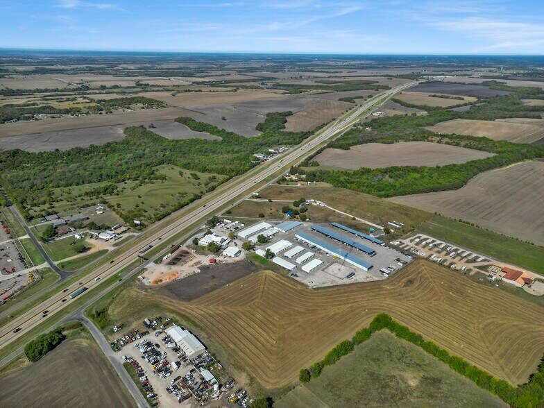 More Photos Of 15048 US Highway 75, Van Alstyne Specialty For Lease