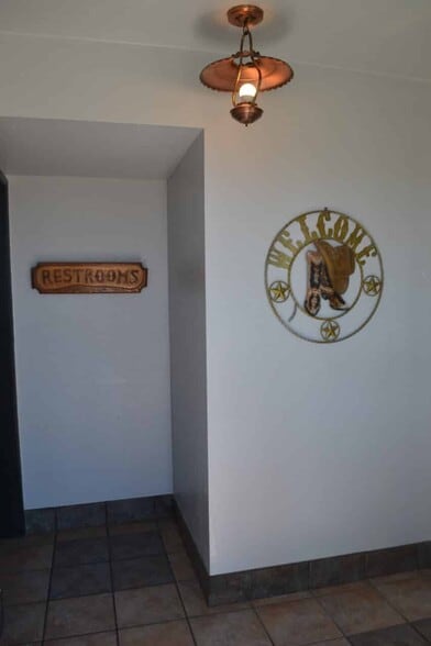 More Photos Of 308 W 12th St, Alturas Hotel For Sale