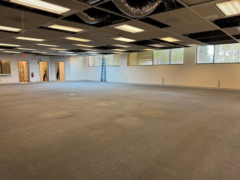 More Photos Of 8 E Galena Blvd, Aurora Office For Sale