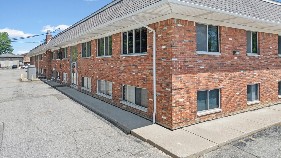 More Photos Of 28475 Greenfield Rd, Southfield Office For Sale