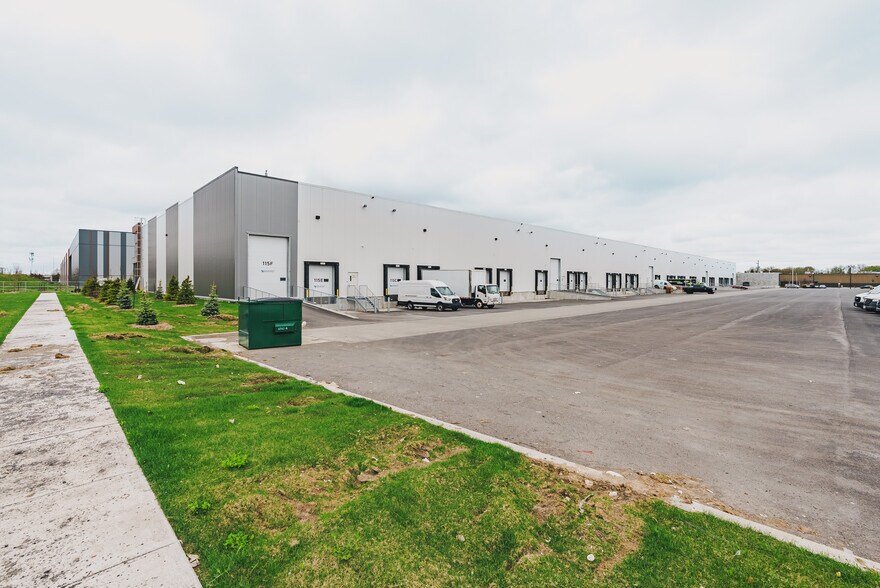 More Photos Of 156 Av D'Iberia, Candiac Industrial For Lease