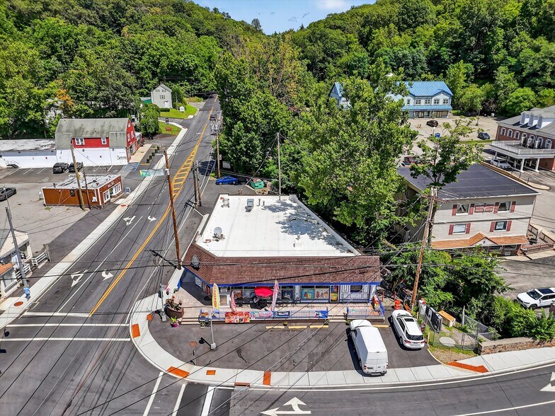 More Photos Of 4 Oscawana Lake Rd, Putnam Valley Supermarket For Sale