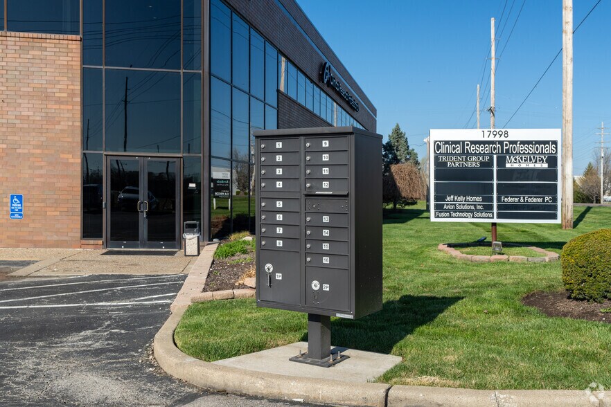 More Photos Of 17998 Chesterfield Airport Rd, Chesterfield Office For Lease