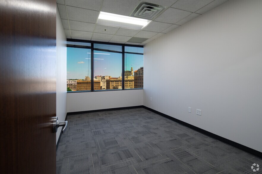 More Photos Of 711 Navarro St, San Antonio Office For Lease