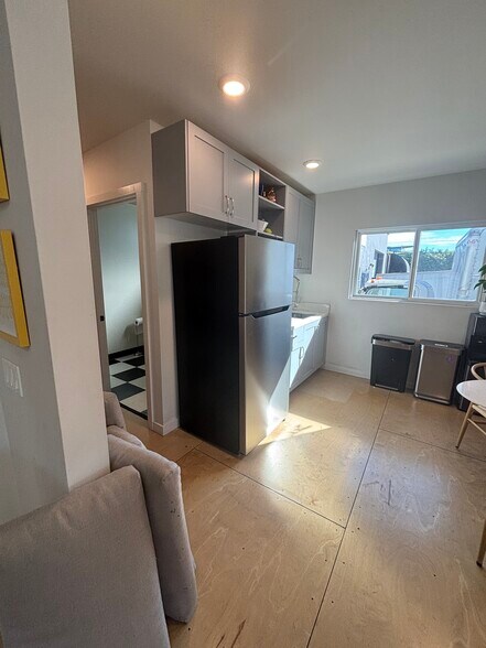 More Photos Of 3360 S Robertson Blvd, Los Angeles Loft Creative Space For Lease