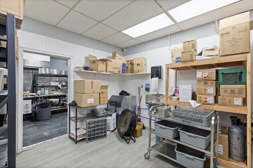 More Photos Of 1006 SW Coast Hwy, Newport Restaurant For Sale