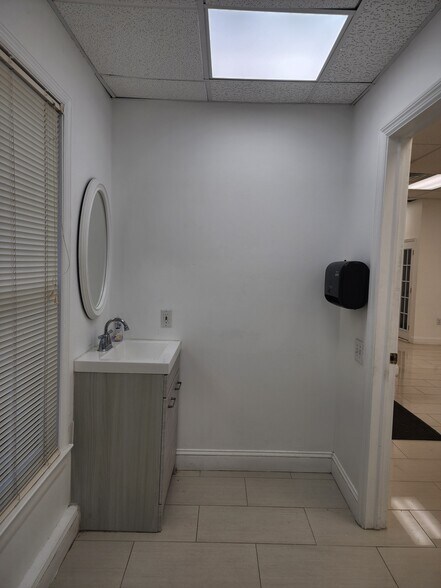 More Photos Of 32 Jefferson Plz, Princeton Medical For Sale