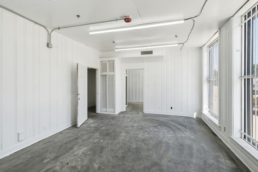 More Photos Of 7708 1st Ave N, Birmingham Self Storage For Sale