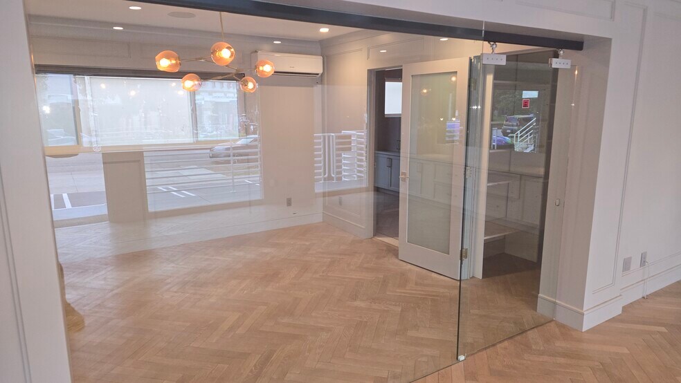 More Photos Of 733 10th St, Santa Monica Storefront Retail Office For Lease