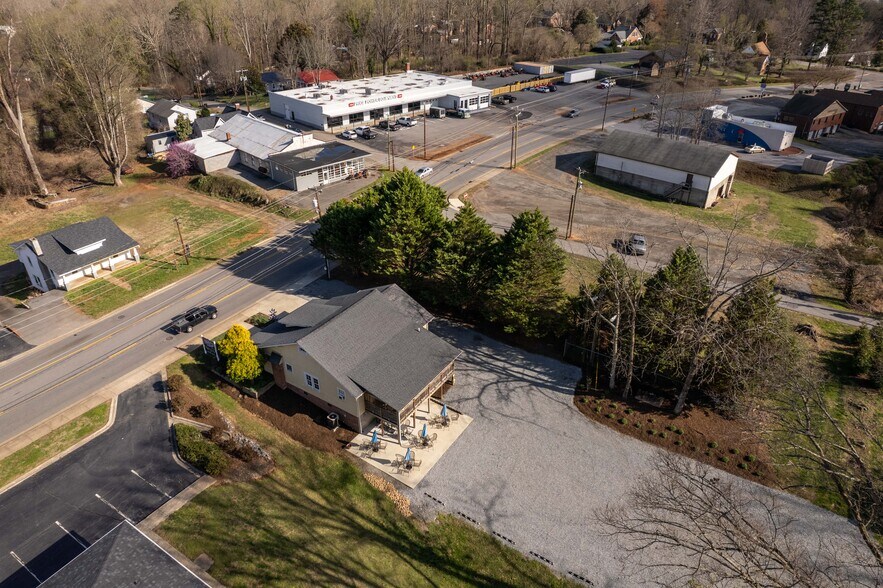 More Photos Of 913 N Bridge St, Elkin General Retail For Sale