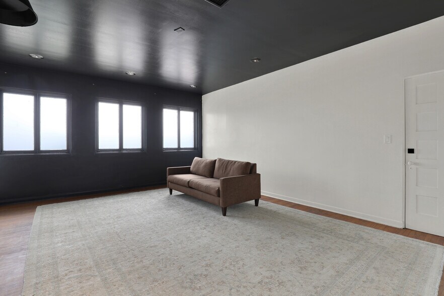 More Photos Of 435 S Boyle Ave, Los Angeles Office Residential For Sale