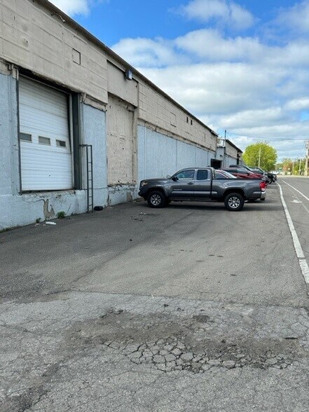 More Photos Of 3770-3774 Lake Shore Rd, Hamburg Chemical Oil Refinery For Lease