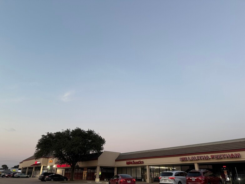 More Photos Of 910 W Parker Rd, Plano Unknown For Lease