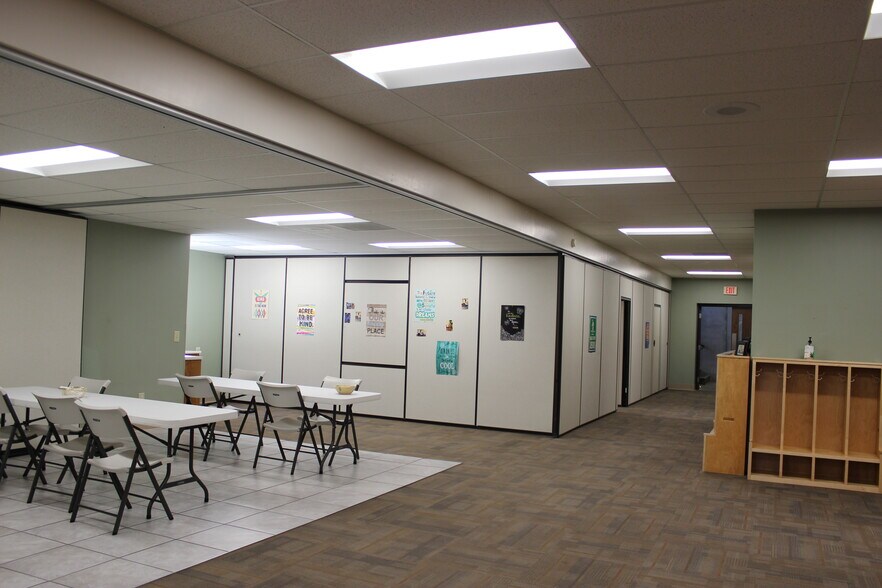 More Photos Of 650 Ashworth Dr, Waukee Specialty For Sale