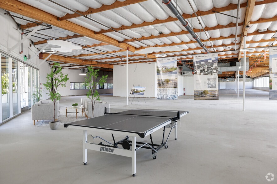 More Photos Of 10225 Willow Creek Rd, San Diego Light Manufacturing For Sale