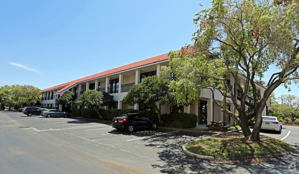 More Photos Of 5509 W Gray St, Tampa Office For Sale