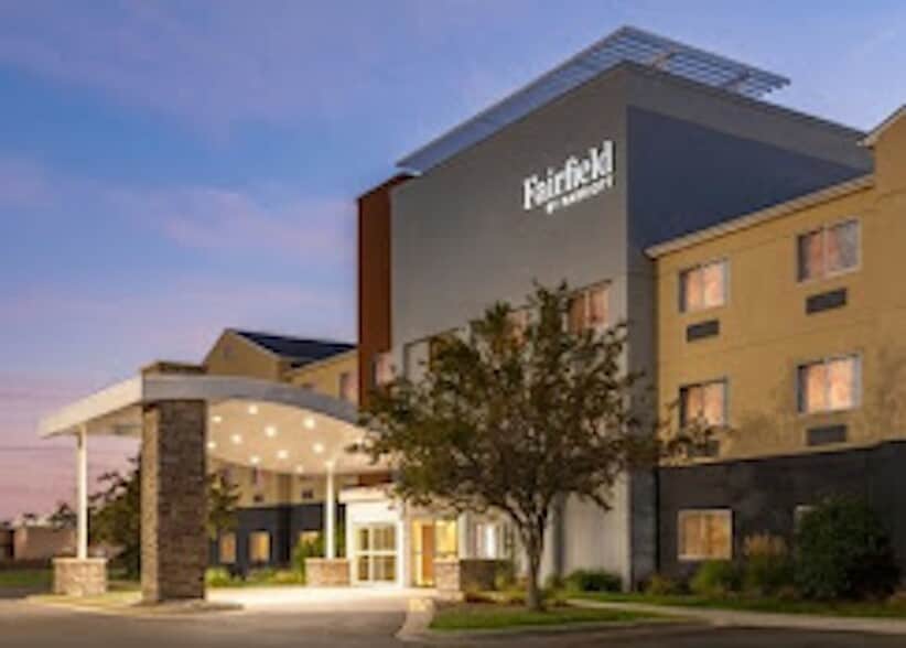 Primary Photo Of 5200 Cardinal Square Blvd, Saginaw Hotel For Sale