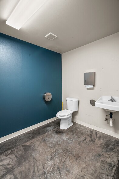 More Photos Of 2000 Lomaland Dr, El Paso Storefront Retail Office For Lease