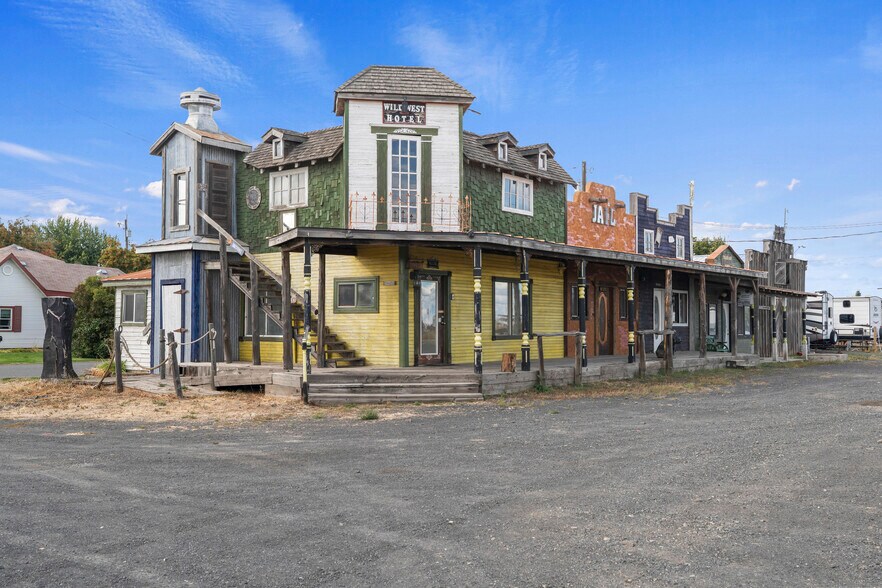 More Photos Of 30 Logan St, Davenport Hotel For Sale